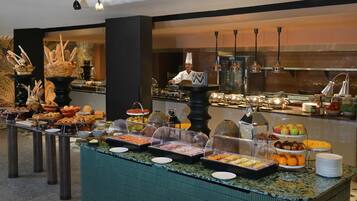 Bữa sáng buffet hàng ngày với phụ phí nhỏ