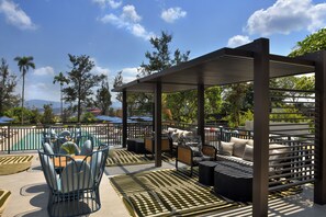 Hồ bơi ngoài trời 