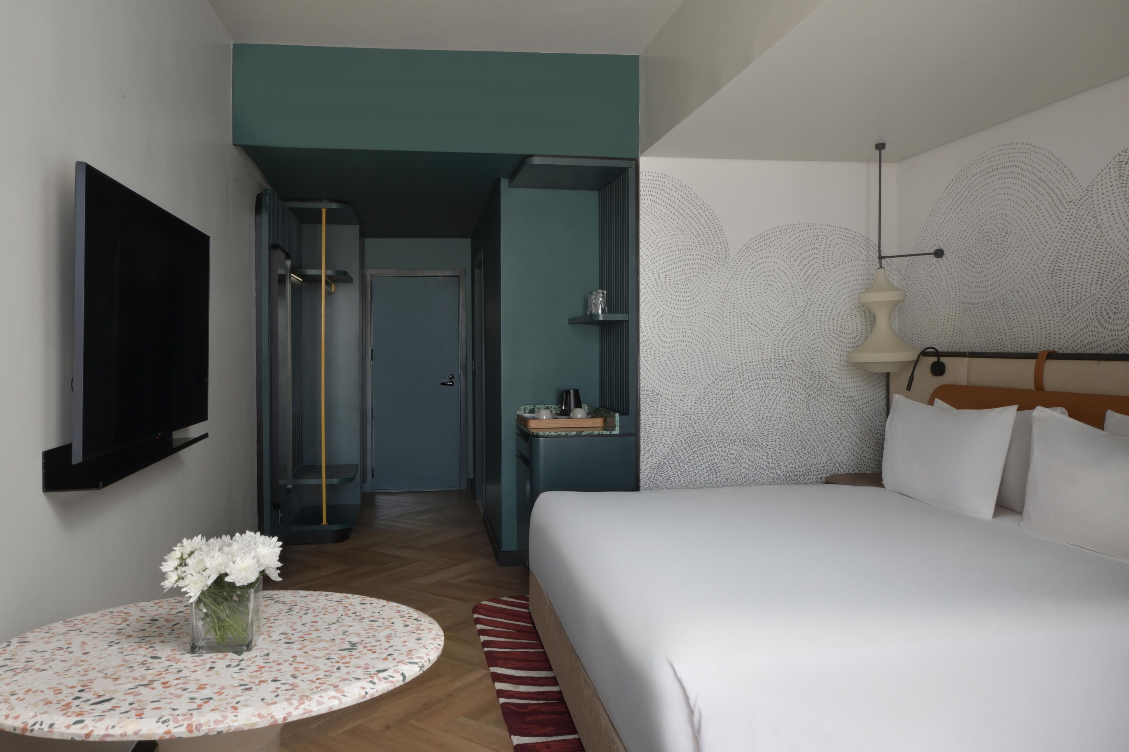 Standard Room, 1 King Bed | In-room safe, iron/ironing board, WiFi (free), bed sheets