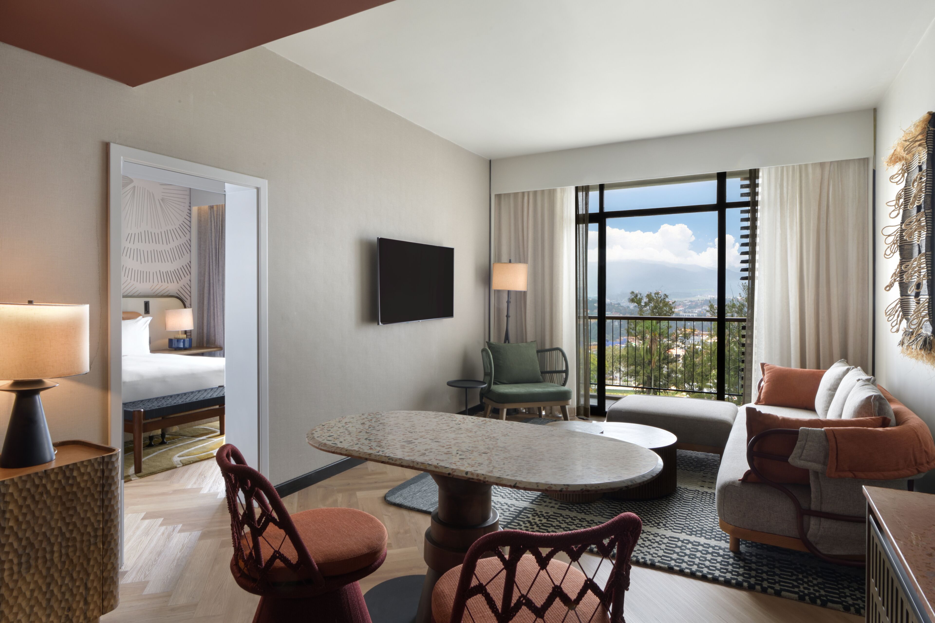 Executive Suite, 1 King Bed | Living area