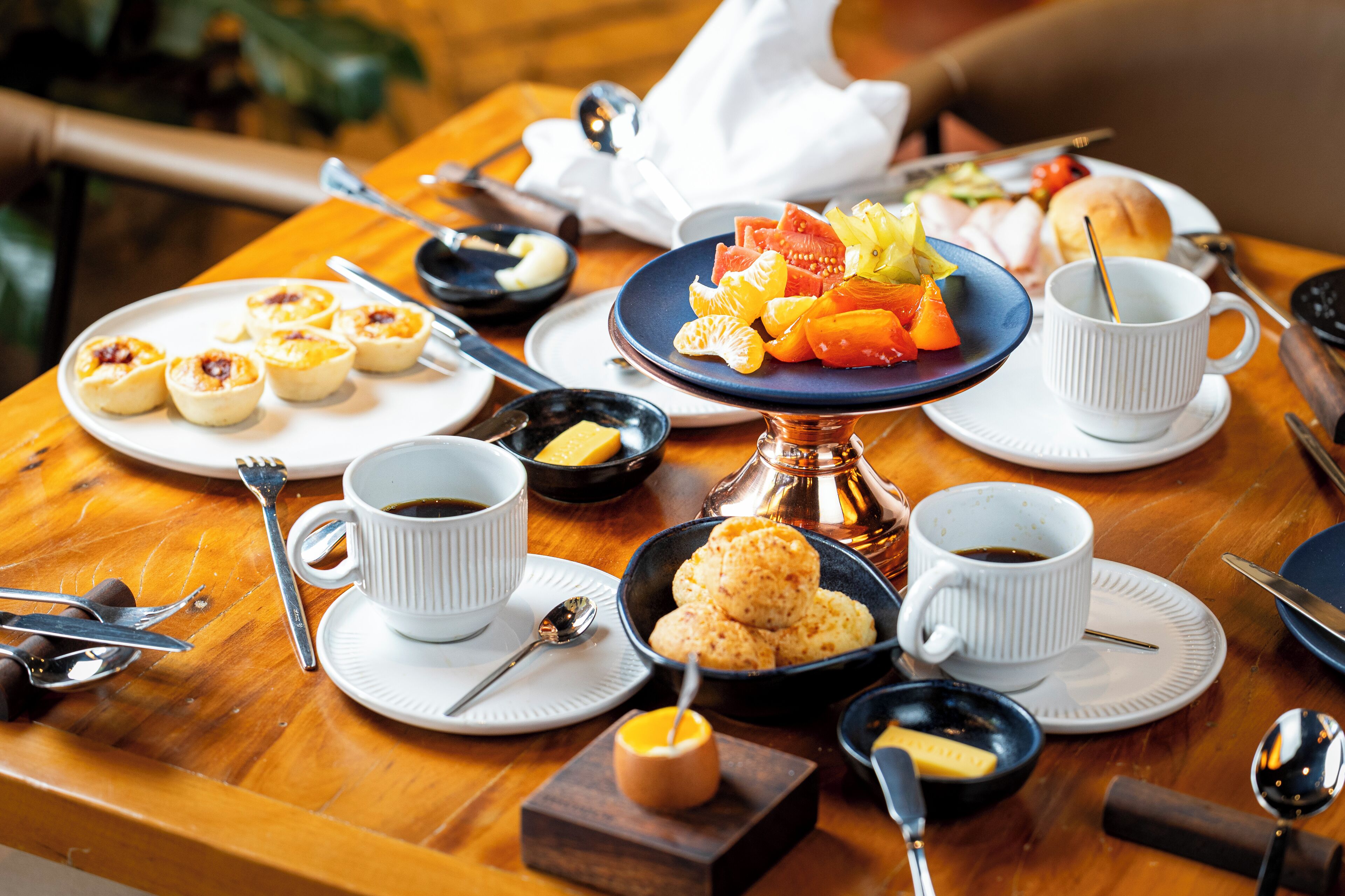 Daily buffet breakfast (BRL 135.00 per person)