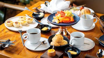 Se ofrece un desayuno bufé todos los días (135.00 BRL por persona)