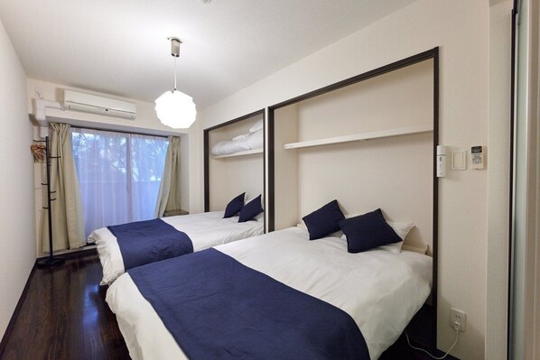 1 bedroom, iron/ironing board, internet