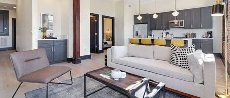 Una televisión, una oficina