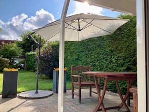 Bungalow, 3 habitaciones, patio, vista al jardín | Terraza o patio