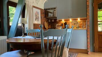 Bungalow, 3 Bedrooms, Patio, Garden View | Dining room