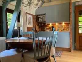 Bungalow, 3 habitaciones, patio, vistas al jardín | Comedor