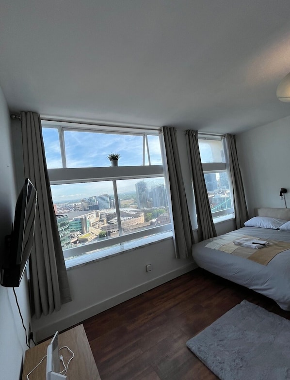 1 chambre, fer et planche à repasser, accès au Wi-Fi (inclus)