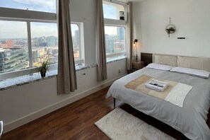 1 slaapkamer, een strijkplank/strijkijzer, gratis wifi, beddengoed