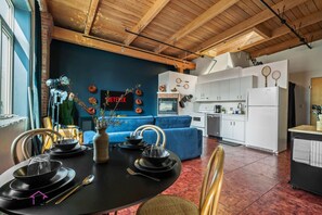 Smart TV, fireplace, books, offices