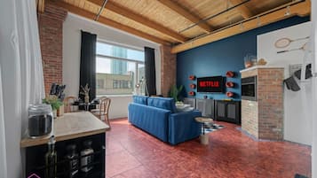 Smart TV, fireplace, books, offices