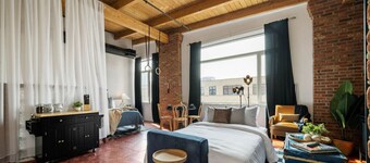 Game Day Getaway | AirCon | 5 min Rogers | Parking