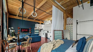 1 soveværelse, skrivebord, strygejern/strygebræt, weekendseng