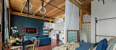 1 室のベッドルーム、デスク、アイロン / アイロン台、旅行用ベビーベッド