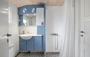 Shower - Amazing home in Otterup with house sea view (Otterup)
