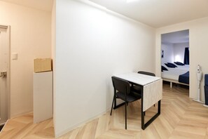 2 bedrooms, iron/ironing board, Internet