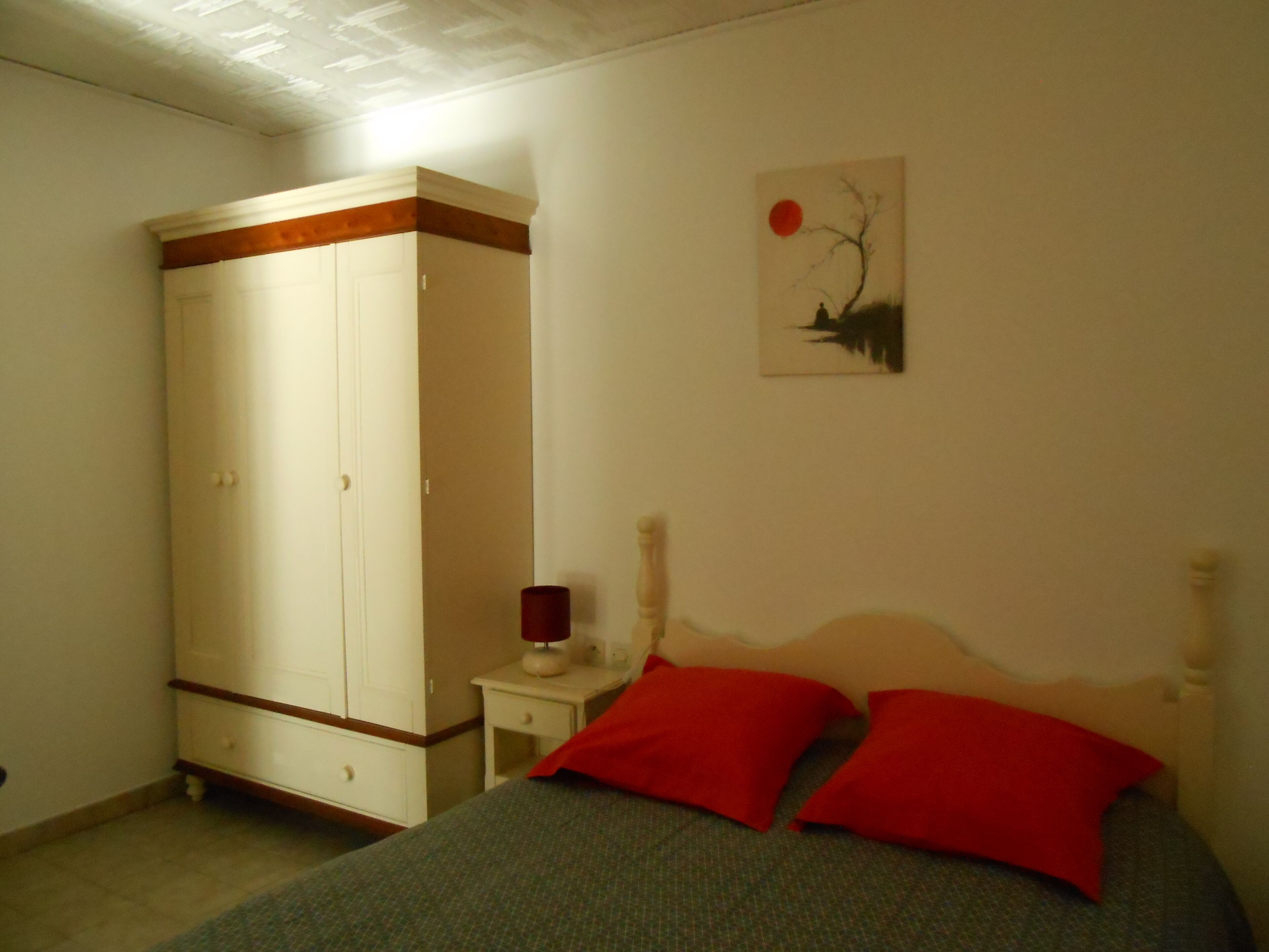 1 habitación, tabla de planchar con plancha, internet y ropa de cama 