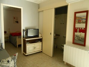 1 chambre, fer et planche à repasser, accès Internet, draps fournis