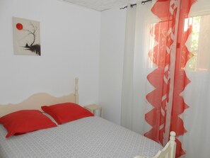 1 chambre, fer et planche à repasser, Wi-Fi gratuit, draps fournis