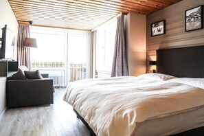Room - Provisorium13 (Arosa)