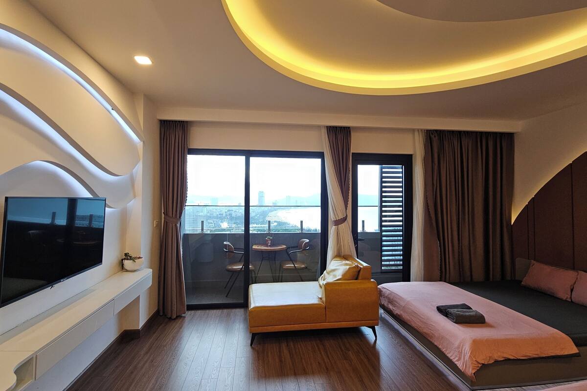Cortinas blackout, tabla de planchar con plancha y wifi gratis