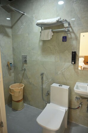 Shower, free toiletries, soap, shampoo