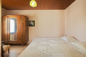 1 bedroom, iron/ironing board, WiFi, bed sheets