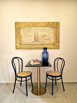 Classic Room | Desk, iron/ironing board, free WiFi