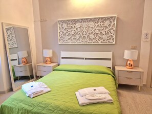 Classic Room | Desk, iron/ironing board, free WiFi
