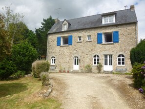 Exterior - Charming family home (Melgven)