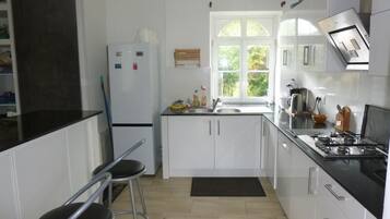 Fridge, microwave, oven, dishwasher