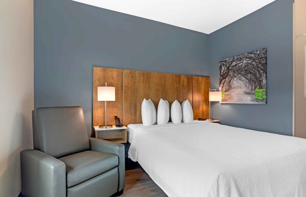 Iron/ironing board, free WiFi, bed sheets
