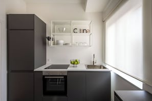 Private kitchen - Ruggero City View apartment by Wonderful Italy (Palermo)