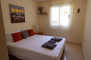 2 bedrooms, iron/ironing board, free WiFi, bed sheets