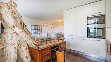 Apartamento família, vista para o mar | Cozinha privada | Máquina de café expresso, chaleira elétrica