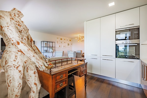 Family Apartment, Sea View | Private kitchen | Espresso maker, electric kettle