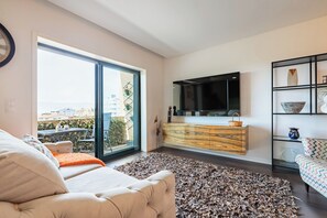 Apartamento família, vista para o mar | Área de estar
