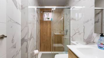 Dusch, hÄrtork och handdukar