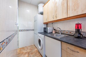 Frigorífic, microones, forn i placa de cuina