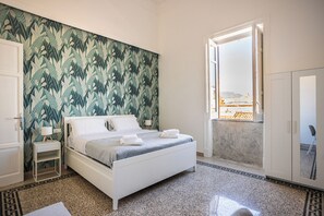 5 quartos, escrivaninha, Wi-Fi de cortesia, roupa de cama