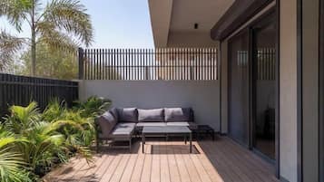 Departamento, vista al patio | Área de sala de estar | Televisión de pantalla plana