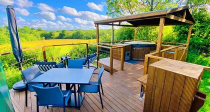 Stunning villa for 4 people with WIFI and parking