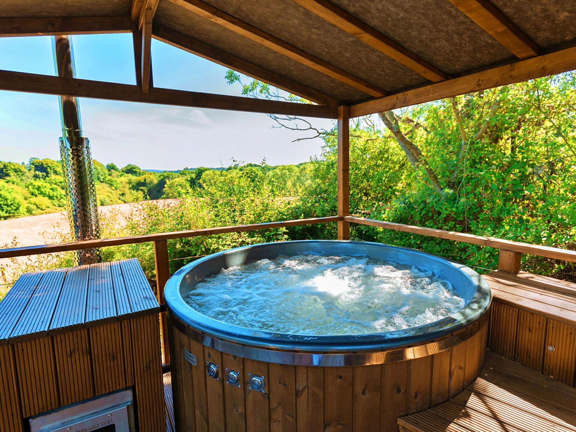 Outdoor spa tub