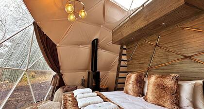 Stunning villa for 4 guests with WIFI, hot tub and terrace