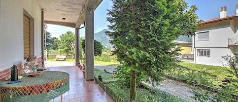 Departamento familiar, varias habitaciones (Diana & Mark family house) | Restaurante al aire libre