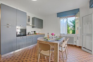 家庭公寓, 2 间卧室 (Mark Apartment) | 私人厨房 | 冰箱、烤箱、炉灶、茶具/咖啡用具
