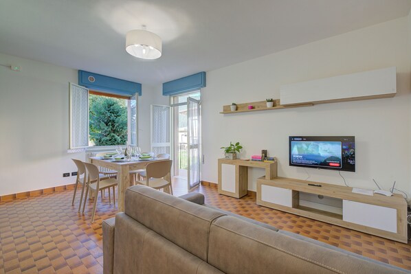 Living area - Mark Apartment (Vobarno)