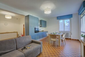 Family Apartment, 2 Bedrooms (Mark Apartment) | Living room | 21-inch flat-screen TV with cable channels