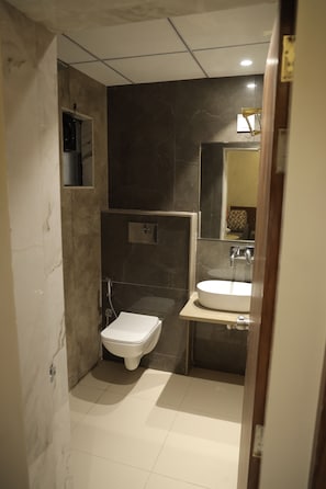 Superior Double Room | Bathroom