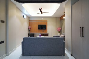 Suite | Free WiFi - Hotel Hari Om (Dwarka)